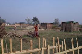 মঙলদৈত একে ৰাতিতে স্থাপন হ'ল এখন গাঁও : কৃষক মুক্তি-অসমীয়া যুৱ মঞ্চৰ প্ৰতিক্ৰিয়া   ৰাজ্যজুৰি নাগৰিকত্ব সংশোধনী বিধেয়কৰ বিৰুদ্ধে প্ৰবল প্ৰতিবাদ চলি থকাৰ সময়তে দৰং জিলাৰ মঙলদৈ বিধানসভা সমষ্টিৰ অন্তৰ্গত মঙলদৈ থানা আৰু চক্ৰ বিষয়া কাৰ্যালয়ৰ পৰা মাত্ৰ ৩ কিলোমিটাৰ নিলগৰ বাঘপৰি বিহাৰী বস্তিত ৰাতিটোৰ ভিতৰতে ২৫-৩০ ঘৰ পৰিয়ালেৰে গঢ়ি উঠিল এখন গাঁও। জানিব পৰামতে, বাঘপৰি বিহাৰী বস্তিৰ শংকৰ চৌহান নামৰ লোকজনৰ প্ৰায় ২০ বিঘা খেতিমাটি এসপ্তাহ পূৰ্বে ৰাতিটোৰ ভিতৰতে উক্ত পৰিয়ালকেইটাই বেদখল কৰি ঘৰ সাজি থাকিবলৈ লয়। উল্লেখ্য যে হিন